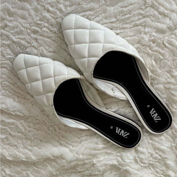 Zara Shoes - Zara White Quilted Mules